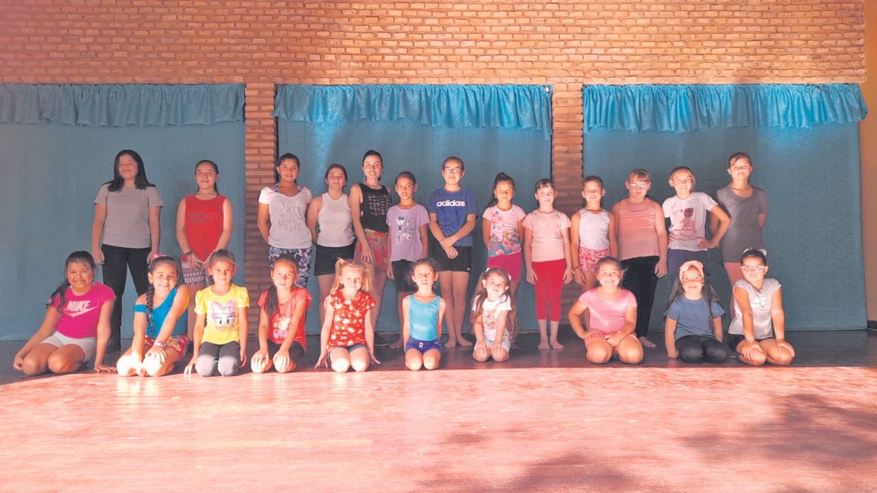 Escuela Municipal Brinda Una Completa Propuesta De Danza Locales D As