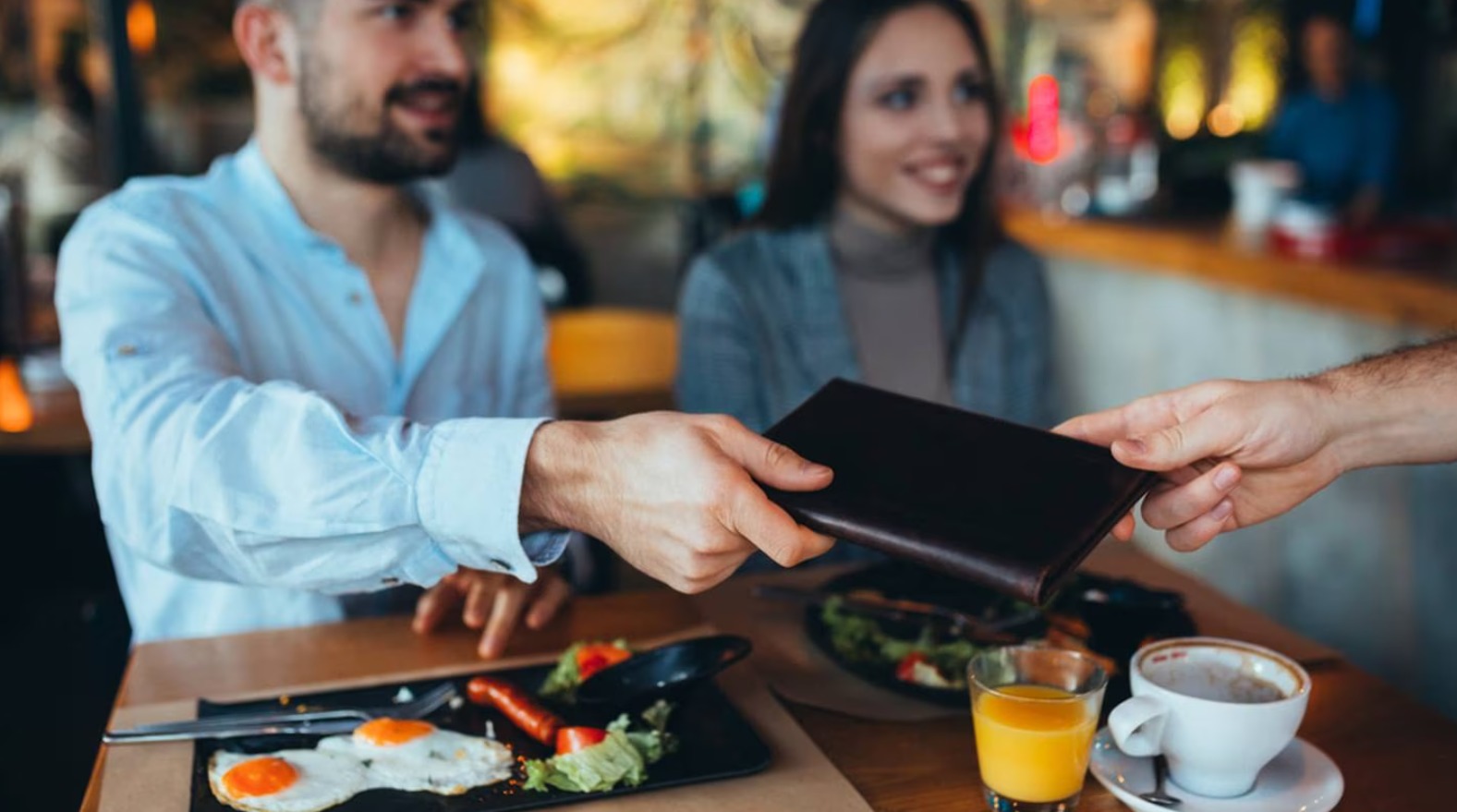 Porcentaje de propina en restaurantes a nivel regional gira en torno al 15 Empresas 5Días